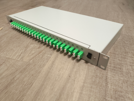 PATCHPANEL 1U 19“ 48/48 – 24 x DX LC/APC adapt.,48 x SX pigtail